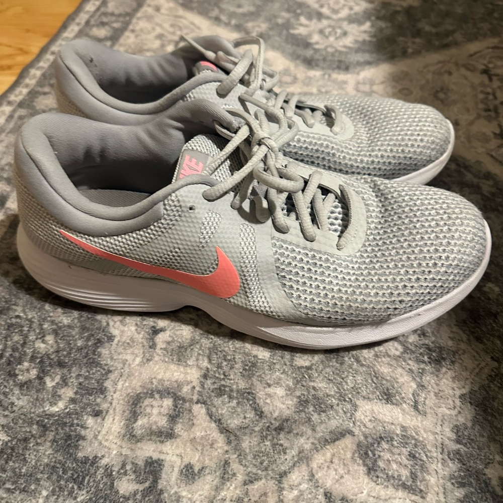 Nike Women's Athletic Shoes in Gray and Pink